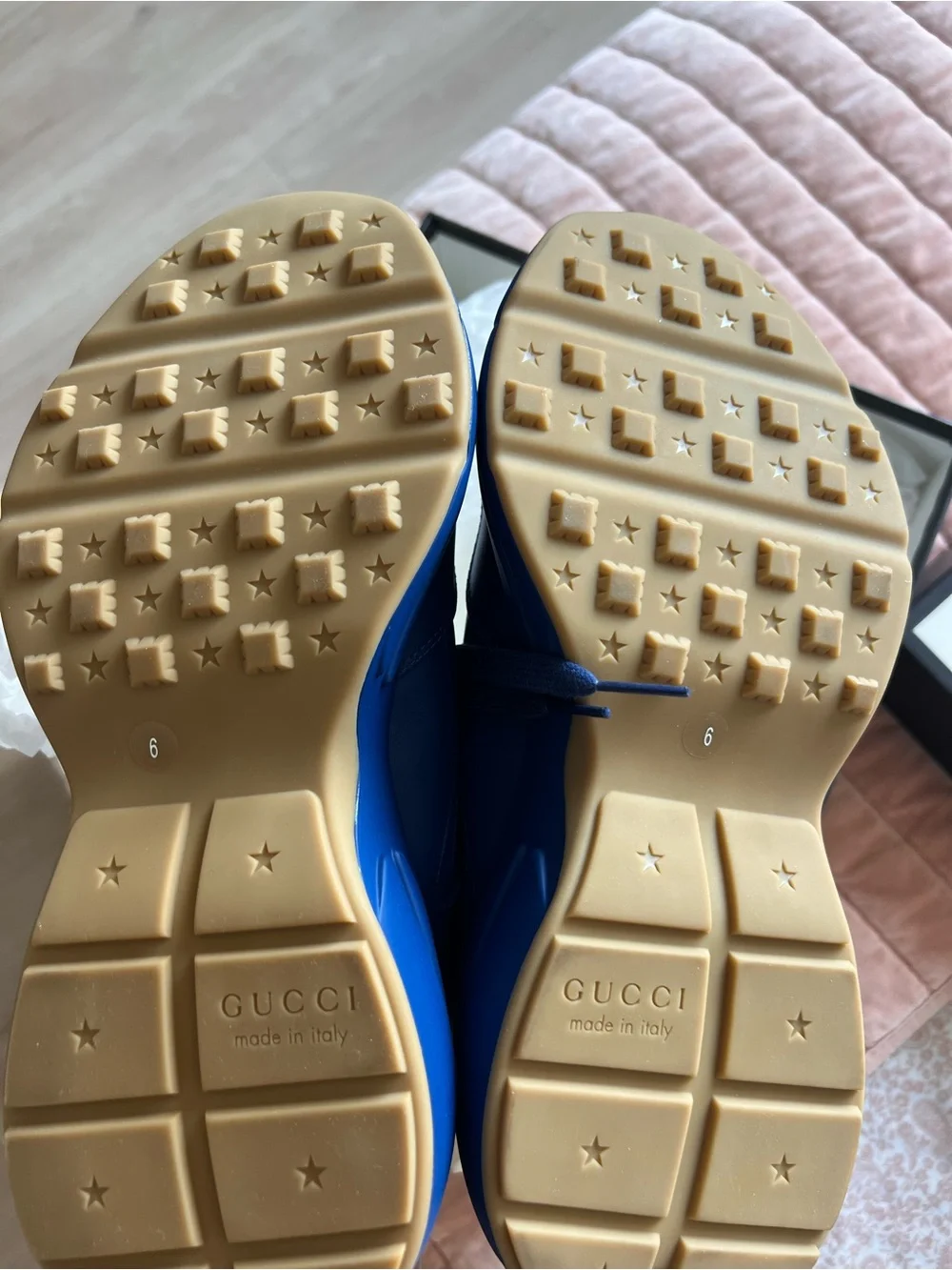 Gucci Rhyton Sneaker.    Blue Leather Sneakers with Red and Yellow Logo